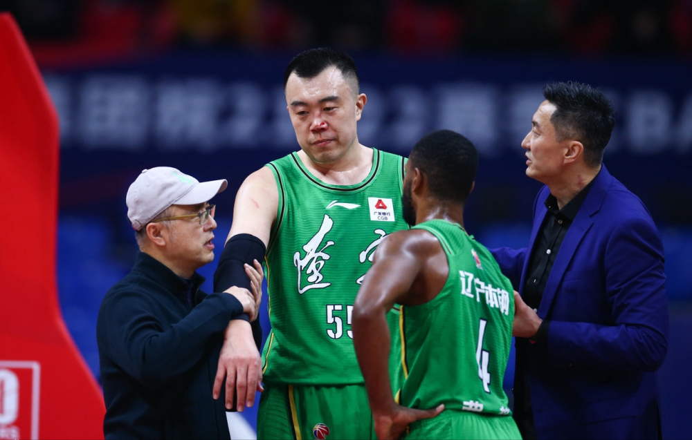 爱游戏体育-西汉姆发布备战花絮;今晨完成体检;CBA常规赛任务艰巨;临场指挥获称赞的简单介绍-爱游戏体育