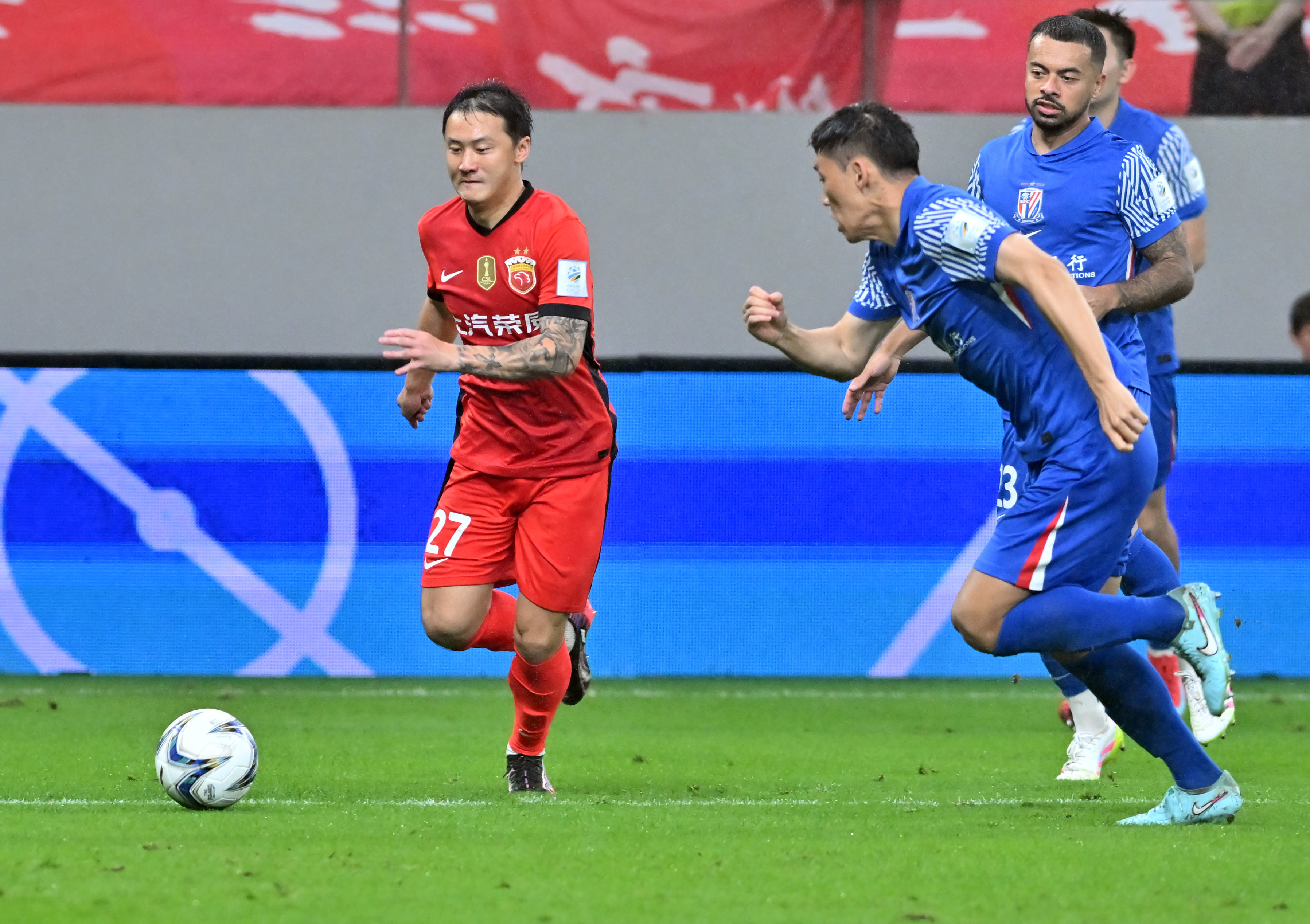 爱游戏体育-意大利杯赛程吃紧,上海申花转会期绝杀压哨,质疑声仍在,赛程密集仍需轮换的简单介绍-爱游戏体育